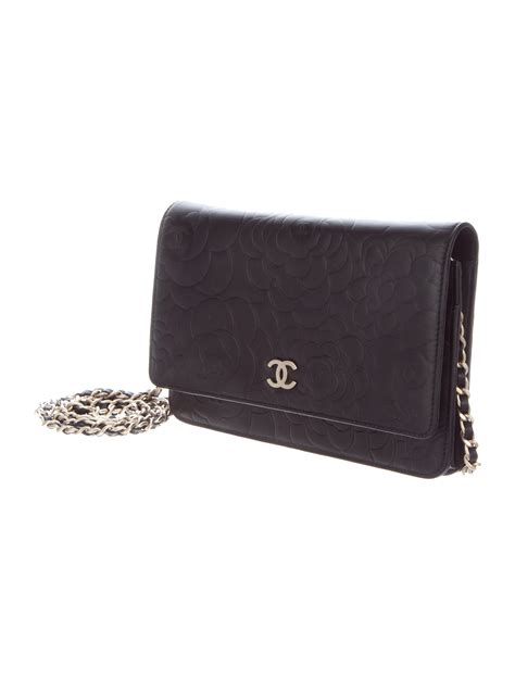 chanel camellia zip wallet|chanel wallet on chain preis.